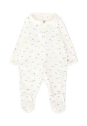 Crèmekleurige baby romper met lange mouwen en voetjes, versierd met kleine blauwe wolkenpatronen en een ritssluiting aan de voorkant.