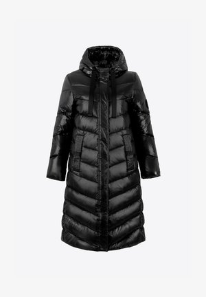 Czarna ocieplana kurtka z kapturem, z błyszczącą powierzchnią, wzorem w zygzaki, dwiema teksturowanymi kieszeniami po bokach oraz długimi rękawami z detalem w postaci sznureczka.