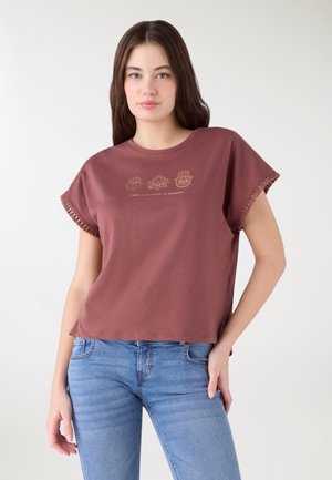 CON STAMPA E BORDI CON FRANGE - T-shirt con stampa - mogano