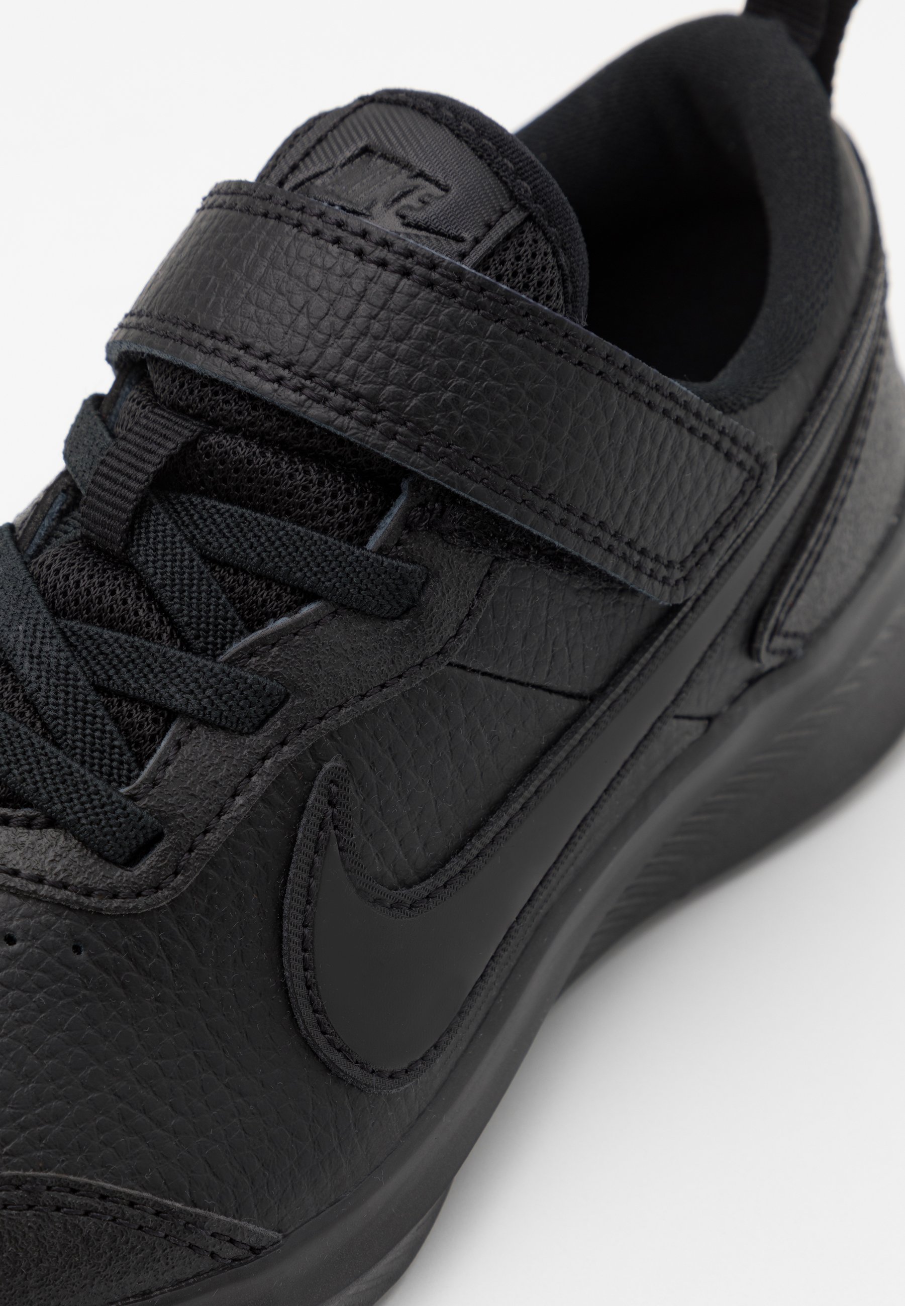 Nike Performance VARSITY UNISEX - Neutral running shoes - black - Zalando.de