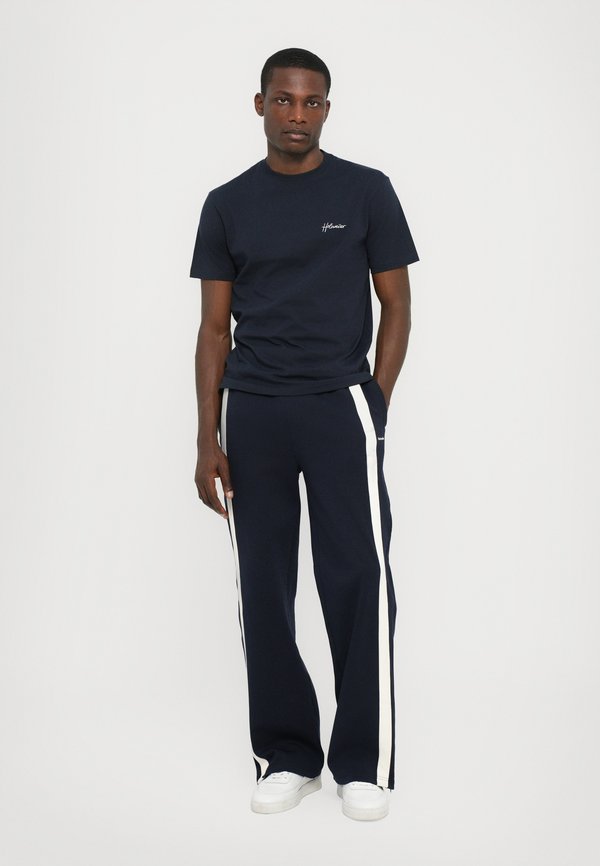 TUCKER EMBROIDERY TEE - Basic T-shirt2