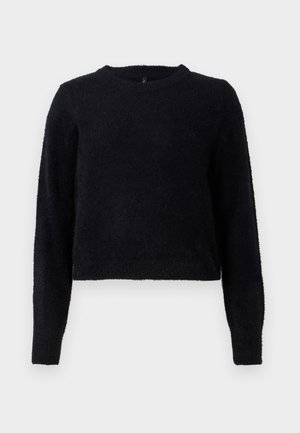 Crni pleteni pulover s dugim rukavima, okruglim izrezom i mekanim, teksturiranim završetkom. Dizajn uključuje skraćeni kroj i rebrasti rub.