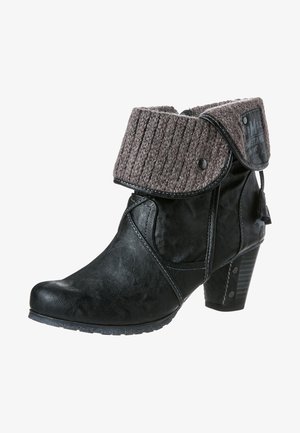 Schwarzer Leder-Stiefelette mit umgeschlagenem grauem Strickbündchen, Blockabsatz und dekorativer Naht.