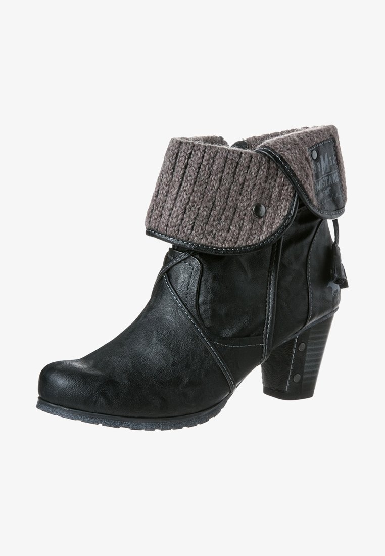 Bottine en cuir noir avec bord tricoté gris replié, talon large et coutures décoratives.