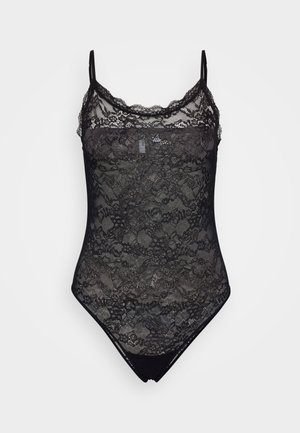 Fekete csipkebodysuit állítható spagettipántokkal, bonyolult virágmintázattal és sima anyagtextúrával.