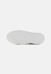 KARL LAGERFELD KAPRI SIGNIA LOW - Sneakers low - white