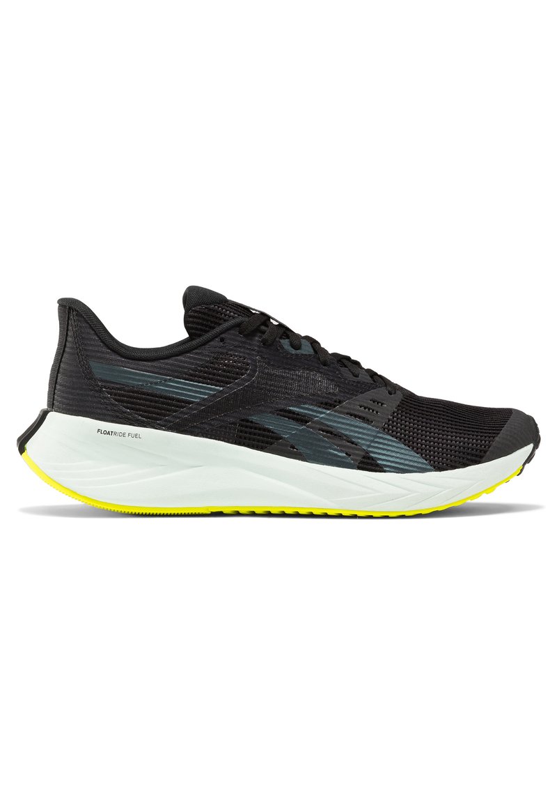 Chaussure de course noire avec tige en maille, détails réfléchissants et semelle intermédiaire blanche rembourrée. Présente une semelle extérieure texturée jaune pour l'adhérence.