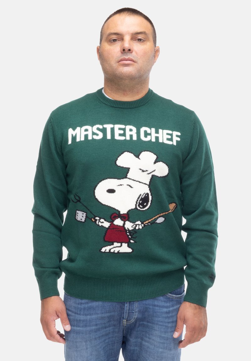 Maglione verde lavorato a maglia con la scritta "MASTER CHEF" e un personaggio dei cartoni animati che tiene utensili da cucina. Dettagli con polsini e orlo a costine.