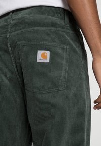 Carhartt WIP NEWEL PANT - Calças - hemlock green