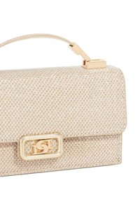 Beaded handtas in metallic goud, rechthoekige vorm, met een bovenhandvat en een gouden sluiting. Textuur met diamante-achtige versieringen.
