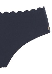 Jūrų mėlynumo bikini dugnas su banguotu juosmeniu, pagamintas iš lygios medžiagos. Yra siuvinėti kraštai ir mažas sidabrinis logotipas šone.