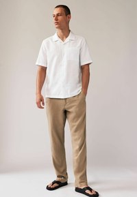 Next SHORT SLEEVE CUBAN COLLAR - Vapaa-ajan kauluspaita - white