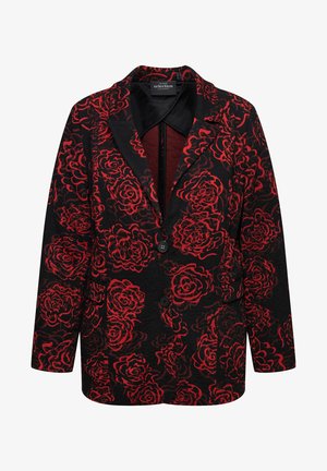 Černý blejzr s vzorem červených růží, který se vyznačuje strukturovaným designem, klopovým límečkem, dvěma knoflíky a texturovanou tkaninou.
