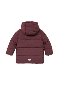 Burgundia värvi vahtjakas koos kapuutsiga, millel on tikandid, elastsed mansetid ning südame logo seljal hemmi lähedal.