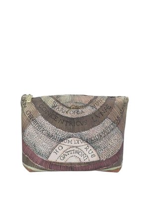 Bustina in tessuto con zip caratterizzata da una palette di colori tenui, con motivi circolari e dettagli testuali. Il materiale sembra morbido con una superficie testurizzata.