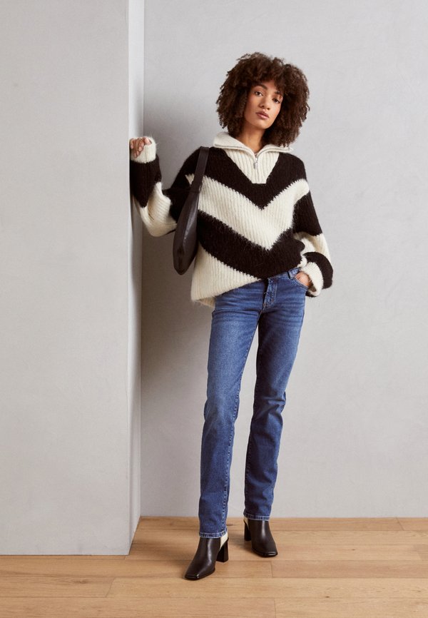 STRAIGHT FIT REGULAR LENGTH MID WAIST - Straight leg jeans2