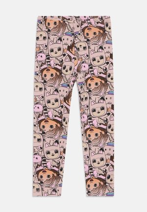 Leggings cor-de-rosa cobertos com personagens de cartoons repetidos, incluindo uma rapariga com cabelo castanho, uma figura com orelhas de gato e um pequeno cão branco que usa um chapéu azul.