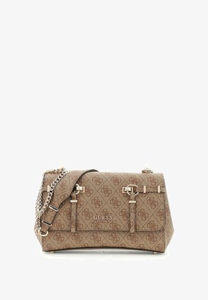 Borsa Guess marrone con motivo monogram, tracolla a catena argentata, dettagli con fibbia frontale e logo al centro della patta di chiusura.