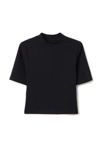 Top negro de manga corta hecho de algodón, con cuello alto, corte holgado y textura suave. Diseño sencillo sin patrones ni acentos.