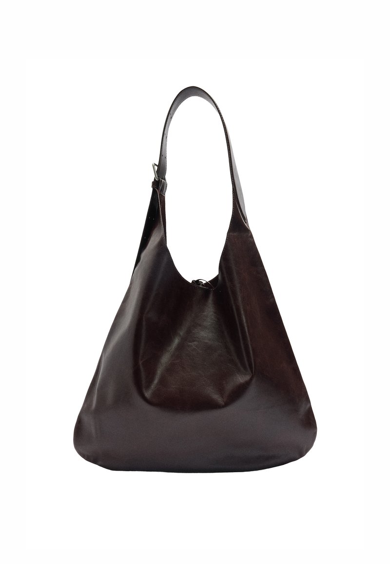 Brązowa skórzana torebka hobo o miękkim, swobodnym fasonie, z szerokim, pojedynczym paskiem i gładką, błyszczącą fakturą. Brak widocznych elementów metalowych.