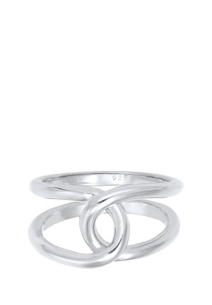 Bague en argent avec deux boucles lisses entrelacées formant un motif de nœud abstrait, marquée 925 à l’intérieur du cercle.