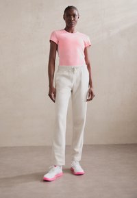 adidas Sportswear ESSENTIALS SMALL LOGO FEEL COZY OPEN HEM PANT - Παντελόνι φόρμας - alumina