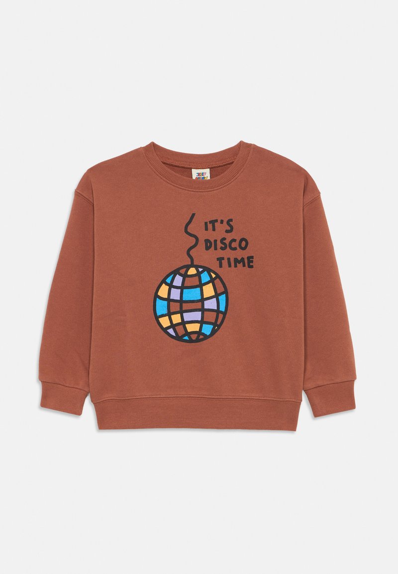 Rustfarbener Pullover mit langen Ärmeln, versehen mit einer schwarz umrandeten Disco-Kugel Grafik und dem Text "ES IST DISCO-ZEIT" in Schwarz.