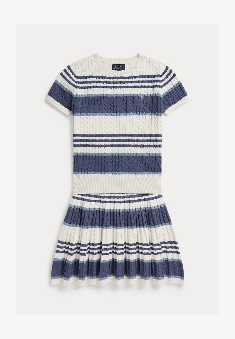 Πλεκτό φόρεμα με κοντά μανίκια σε ναυτικό μπλε, ανοιχτό μπλε και λευκές οριζόντιες ρίγες και υφή πλεκτού καλώδιου, με πλισέ φούστα και λαιμόκοψη τύπου crew.