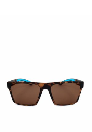 Occhiali da sole rettangolari tartarugati con lenti marroni e aste interne blu brillante, mostrati su uno sfondo bianco.