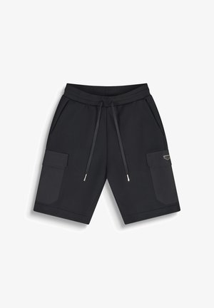 Zwarte cargoshorts tot op de knie met trekkoord in de taille en klepzakken aan beide zijden, afgebeeld op een witte achtergrond.