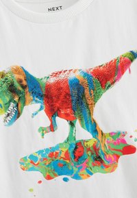 Next SHORT SLEEVE GRAPHIC STANDARD - Apdrukāts T-krekls - white paint dino