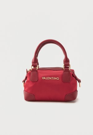 Red Valentino käekott topelt polsterdatud käepidemete, kuldsete detailide, tõmblukuga kinnituse ja logoga siledal kangakangul.