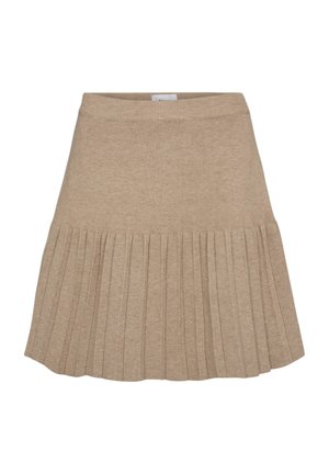 Beżowa dzianinowa spódnica z dopasowaną talią i plisowanym wzorem zaczynającym się od połowy długości, tworzącym rozszerzający się fason.