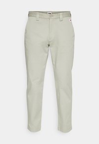 Jasnoszare chinosy o slim fit, wykonane z materiału bawełnianego. Posiadają zamek błyskawiczny z przodu i zapięcie na guzik, a także boczne kieszenie oraz naszywkę z logo na plecach.
