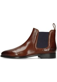 Bota Chelsea de cuero marrón con paneles elásticos en los costados, forma estilizada, acabado brillante y una tira en el talón; presenta un sutil logotipo en el lateral.
