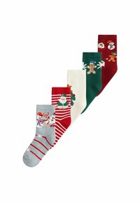 Fem par festlige sokker i forskellige farver: grå med snemænd, rød med julemanden, hvid med en peberkagefigur, grøn med en snemænd og bordeaux med julepynt.