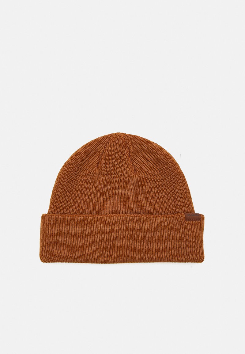 Knit beanie in burnt orange with a folded cuff. Textured material and a small leather label on the side. Lightweight and flexible design.