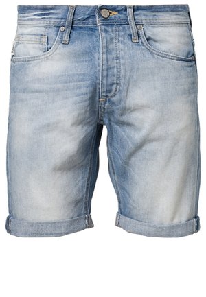 Denimshorts i lyseblå med en falmet finish, opkrogede kanter, forlommer og lukning med knap. Bomuldsstof med en glat struktur.