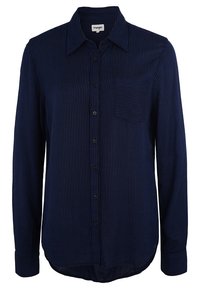 Granatowa koszula z długim rękawem w pionowe paski, z zapięciem na guziki, kołnierzykiem oraz kieszenią na piersi z poziomymi paskami. Miękka w dotyku.