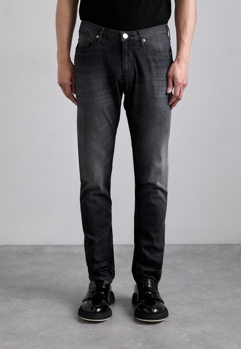 Emporio Armani Pieguloša piegriezuma džinsi - denim nero