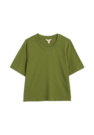 Camiseta de manga corta con cuello redondo en verde oliva, con un ajuste relajado, hecha de tela suave, vista plana sobre fondo blanco.