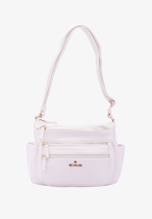 Sac à épaule en cuir blanc avec une finition texturée, doté de quincaillerie dorée, d'une poche principale zippée et de deux compartiments zippés à l'avant.