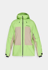 Chaqueta impermeable verde y beige con capucha, que cuenta con un cierre frontal, cuerdas ajustables y dos grandes bolsillos frontales.