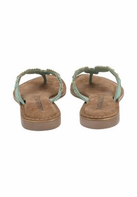 Flade, tæppe-lignende sandaler med grønne stropper prydet med små perler, blødt brunt læderfodskynd, og beige gummisåler.