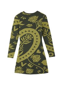 Pletené šaty s dlhými rukávmi, tmavozelenej farby, zdobené svetlozeleným vzorom listov a kvetov, s okrúhlym výstrihom.