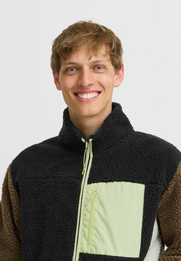 JCMMBERRI - Fleece jacket - scarab mix2