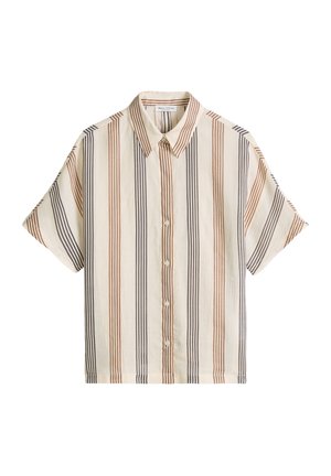 Chemise à manches courtes avec boutons, à rayures verticales marron, beige et grises sur fond crème, dotée d'un col pointu.