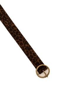 Cintura in stampa leopardata realizzata in materiale morbido, con una fibbia rotonda color oro e una forma piatta, adatta per diverse taglie.
