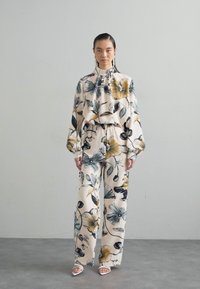 Stine Goya GATHERED LONG SLEEVE - Μπλούζα - mehrfarbig