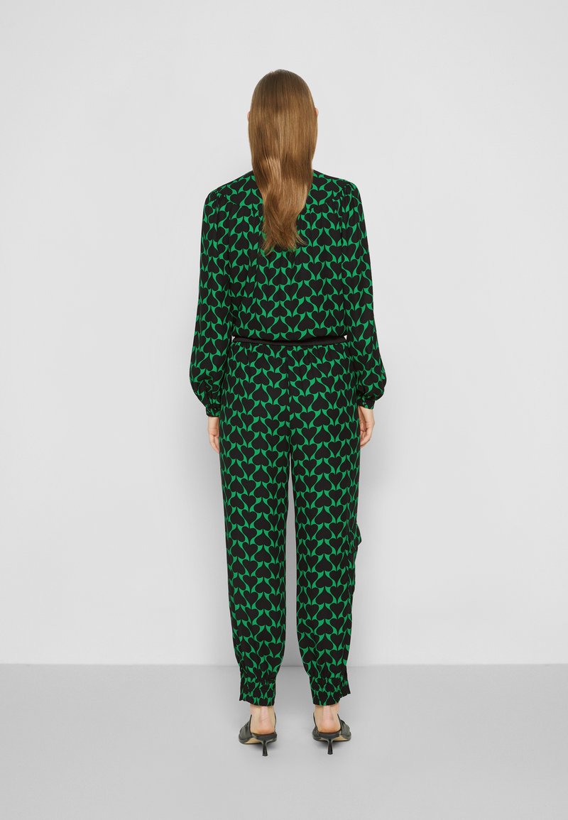 Damen Bekleidung | Diane von Furstenberg LULA PANTS Stoffhose green/grün - HV63765 Damen Bekleidung | Diane von Furstenberg LULA PANTS Stoffhose green/grün - HV63765